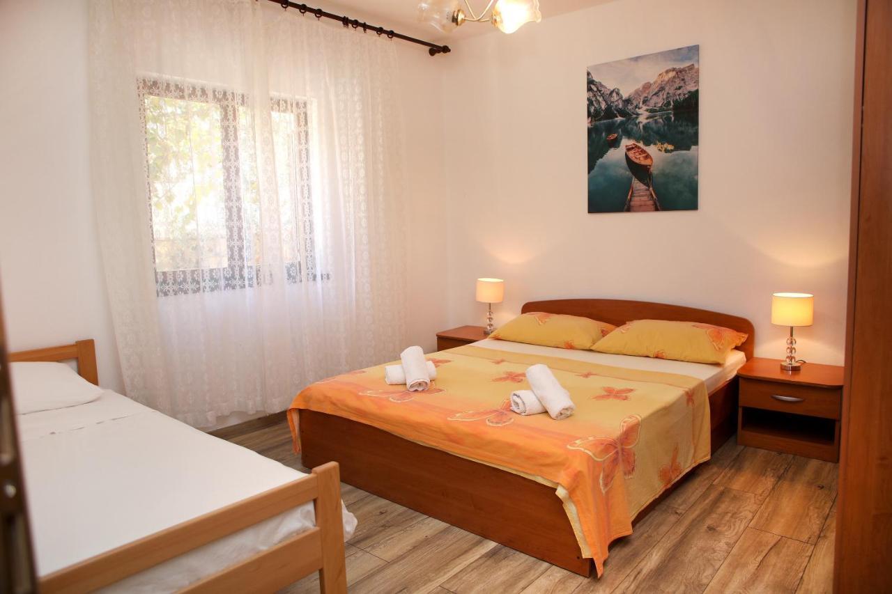 Apartman Gilan Seget Vranjica Exterior photo
