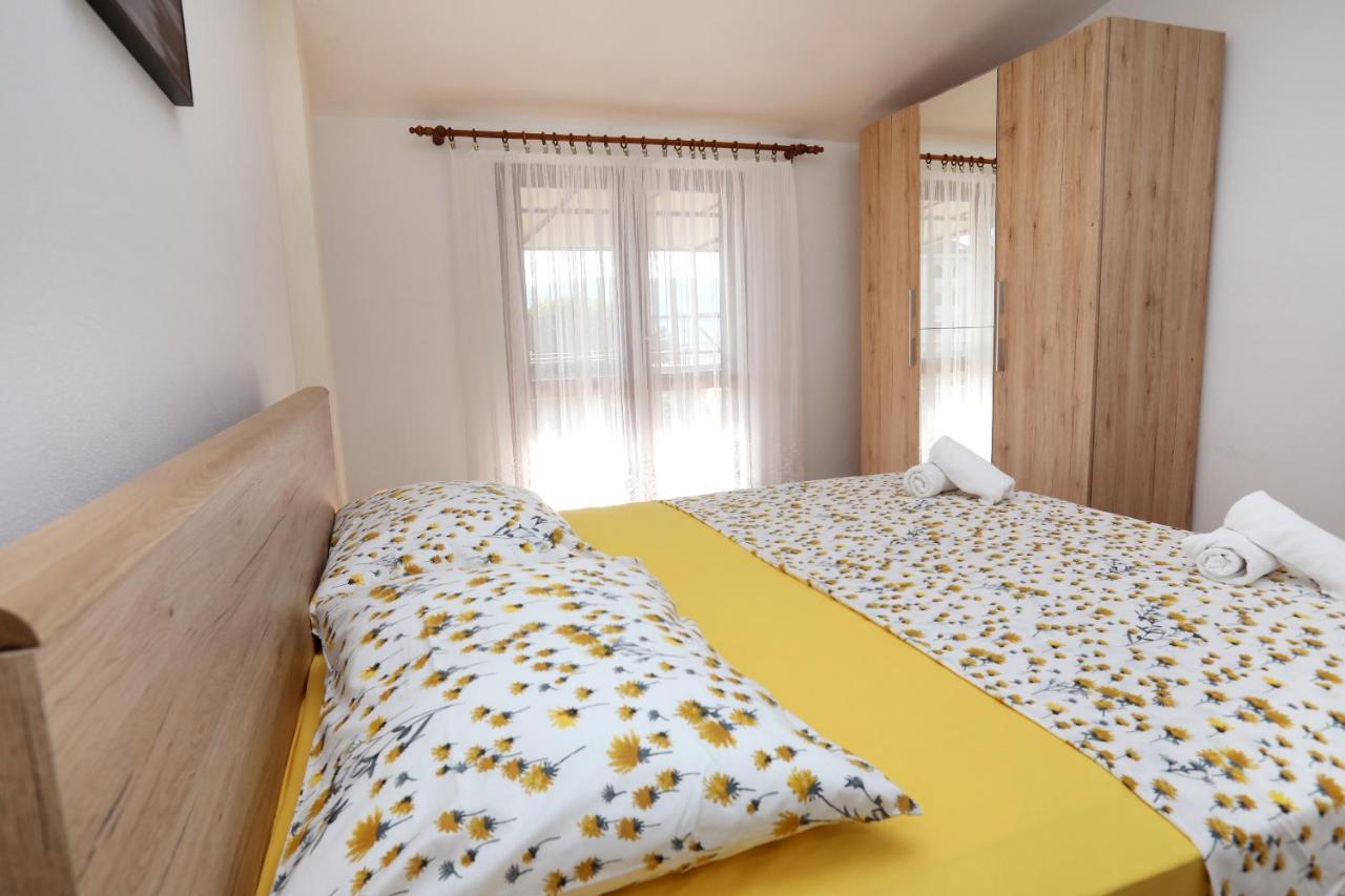 Apartman Gilan Seget Vranjica Exterior photo