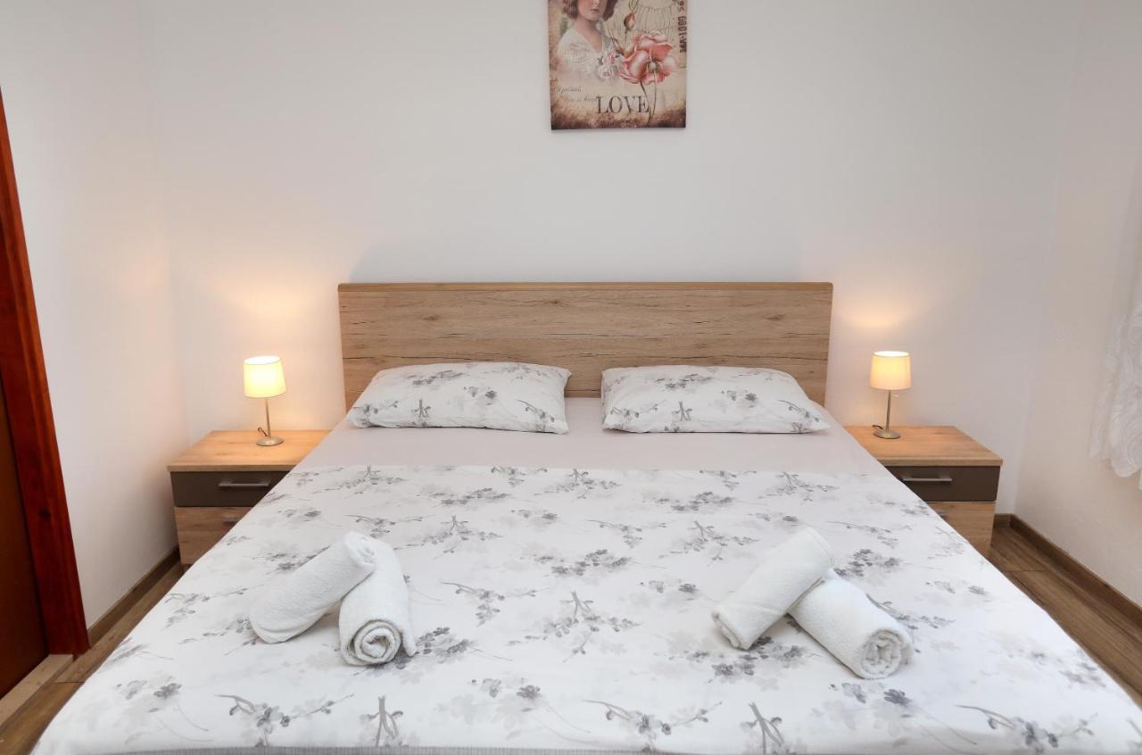 Apartman Gilan Seget Vranjica Exterior photo