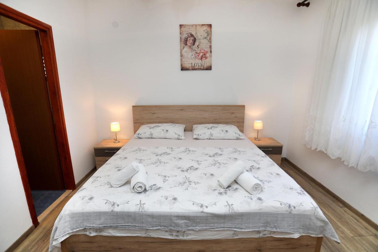 Apartman Gilan Seget Vranjica Exterior photo