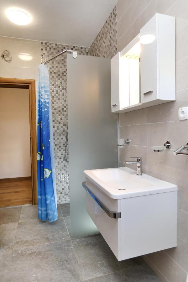 Apartman Gilan Seget Vranjica Exterior photo